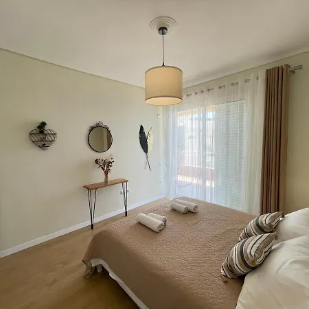 Dreamy Overlooking The Sea *