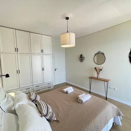 Dreamy Overlooking The Sea