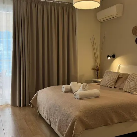Dreamy Overlooking The Sea ساراندا