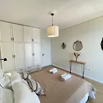 Dreamy Overlooking The Sea